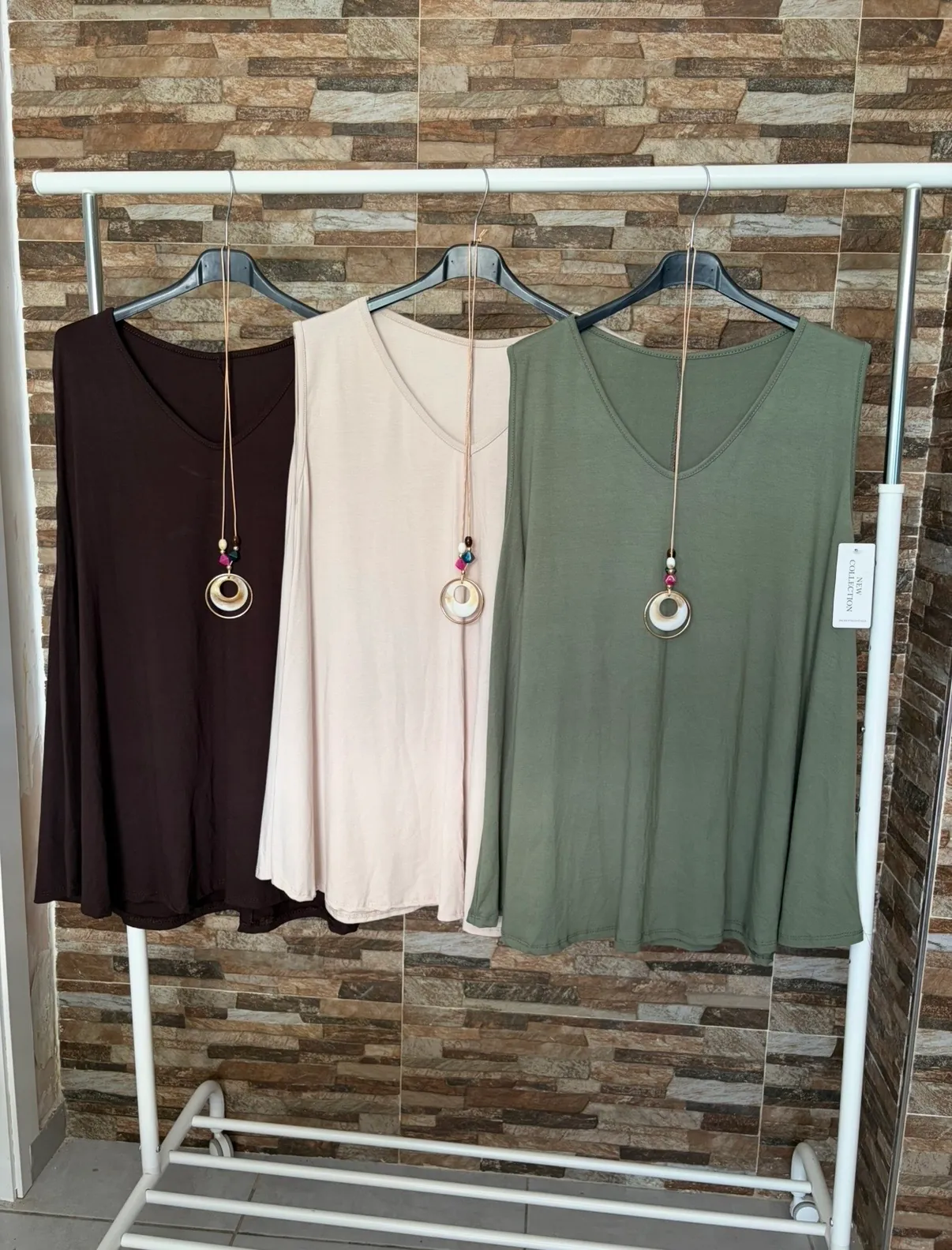 Camiseta curvy collar