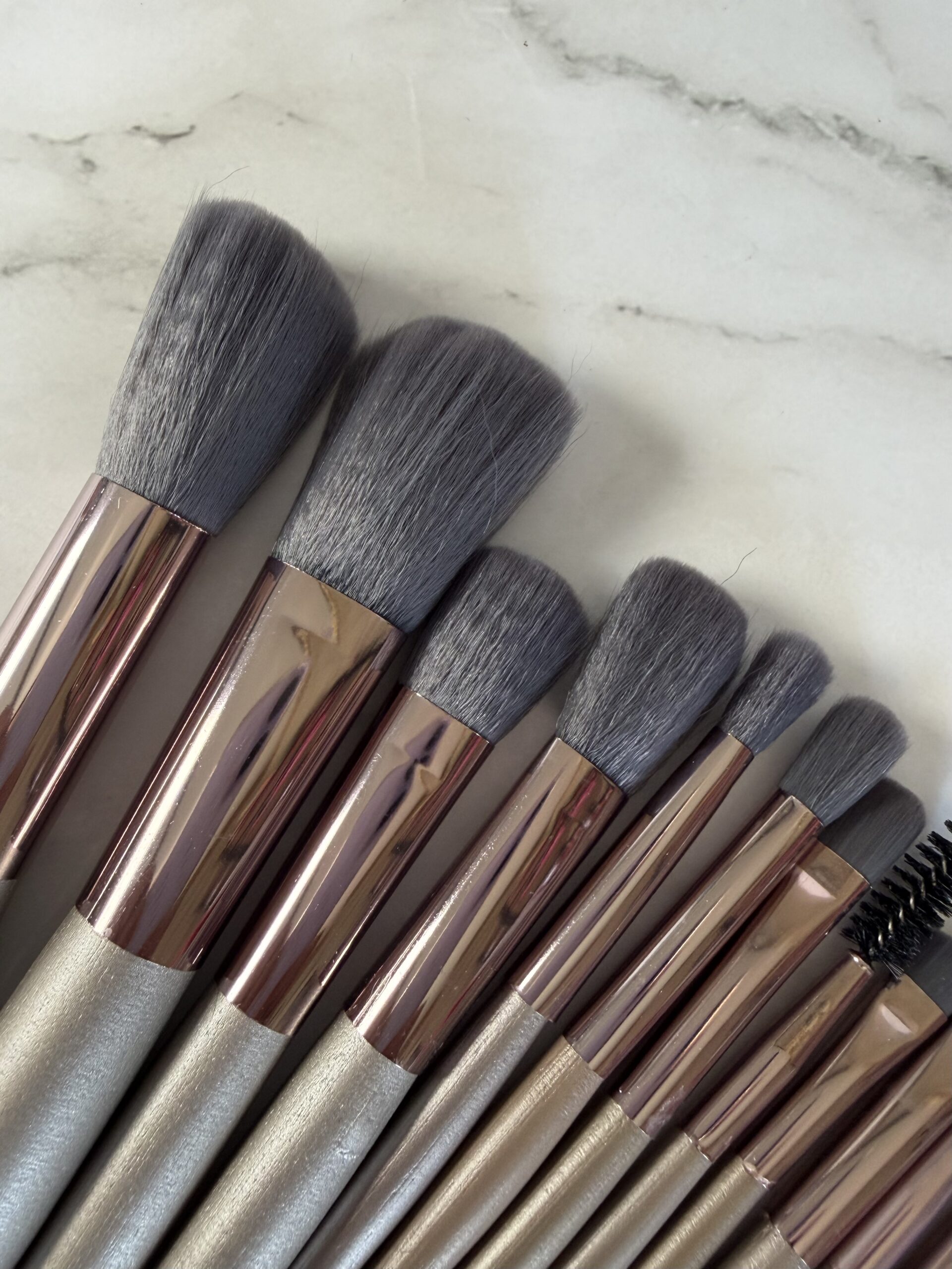 Set de 15 Brochas de Maquillaje Lavish Elegance