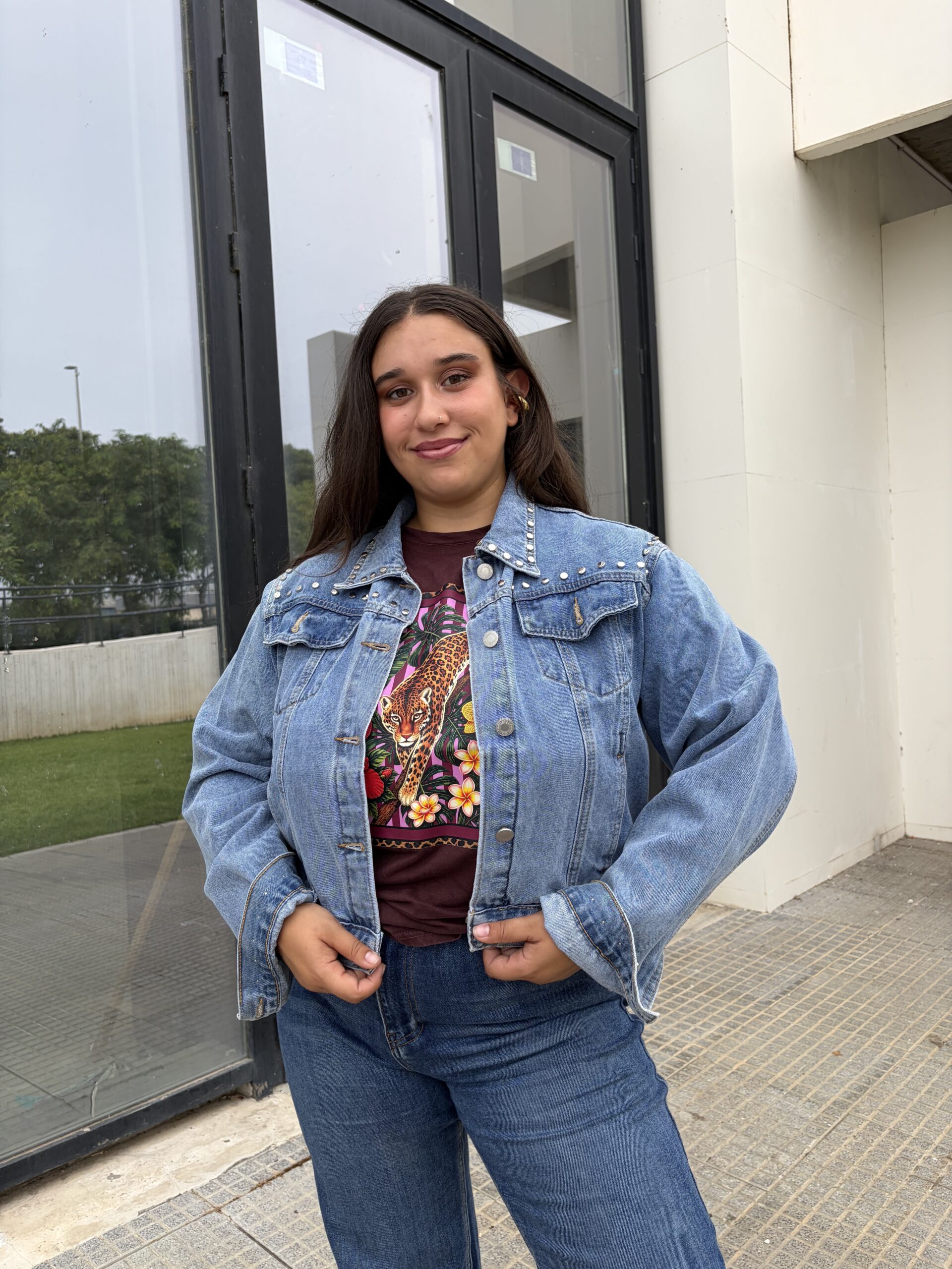Chaqueta vaquera de tachuelas